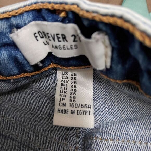 Itsy bitsy teenie weenie denim shorts w/spandex. Size: 26 Forever 21      (0859) - Picture 5 of 5